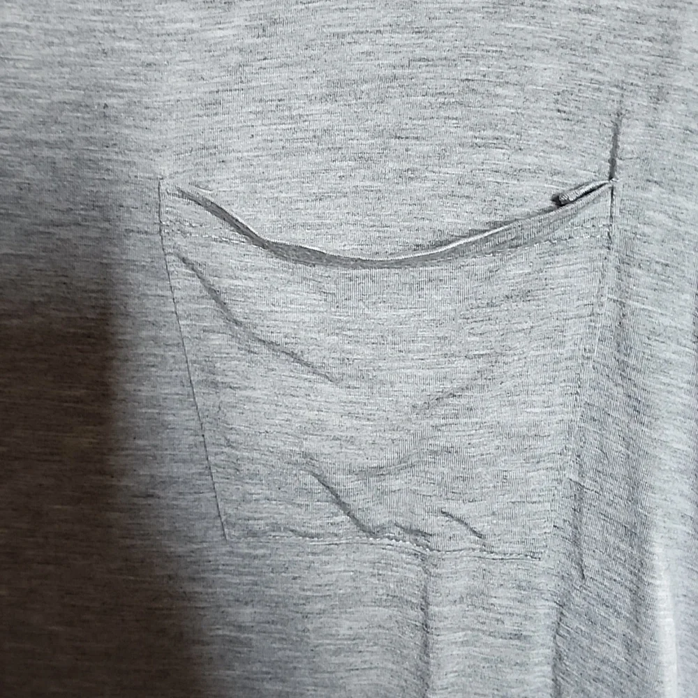 Gray shirt with pocket - Picture 2 of 3